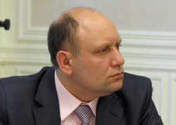 Александр Соловьев входит также в политсовет «Единой России» Нижнего Тагила, но критикует решения властей