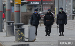 Город во время нерабочих дней, объявленных в связи с карантином по коронавирусу, пятый день. Пермь , полицейские, маска, патруль полиции