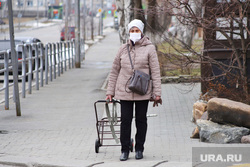 Город во время самоизоляции жителей. Курган , Жители города, дачный сезон, масочный режим