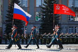 Парад Победы и Бессмертный полк. Екатеринбург, знамя победы, парад победы, флаг россии