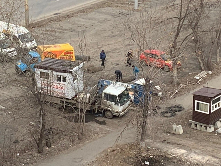 Вместо сквера начали готовить площадь под парковку