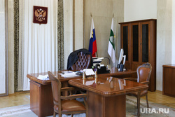 Встреча врио губернатора Шумкова Вадима  с управляющим директором ООО "Сибур" Ляхович Павлом.  Курган, кабинет чиновника, кресло губернатора, кабинет губернатора