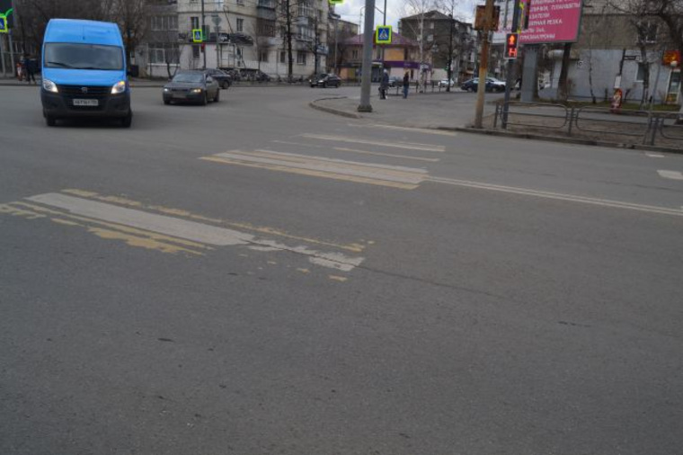 В Кургане за зиму стерлась разметка