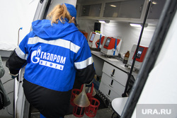 Участники ралли "Шелковый путь" на АЗС Газпромнефти. Екатеринбург, топливо, лаборатория, проверка качества, горючее, нефтепродукты, газпром нефть