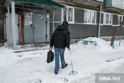 Разное. Курган, человек с палочкой, инвалид