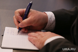Визит чешских инвесторов на Курганскую ТЭЦ-2. Курган, депутат, чиновник, руки, шариковая ручка