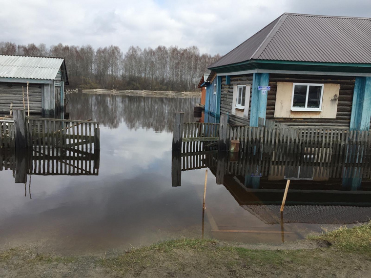 Местные жители утверждают, что затопленных домов в Малых Конданах больше