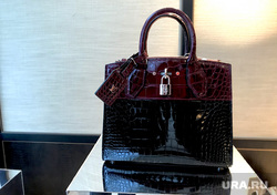 Коллекция Louis Vuitton в номере отеля Hyatt. Екатеринбург, сумка, louis vuitton, луи виттон