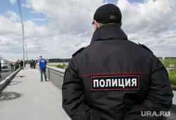 «Самоубийца» на мосту. Тюмень , мост, полиция, оцепление