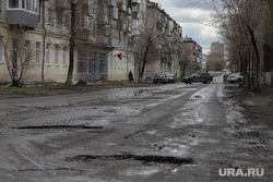 Патруль полиции на улицах города. Курган, разбитая дорога, плохая дорога, дыры в асфальте, ул кирова