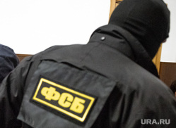В Басманном суде на оглашении меры пресечения Виктору Ишаеву. Москва, фсб, маски-шоу, задержанный, конвоирование осужденного, задержание