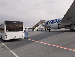 Единственный рейс, оплаченный властями трех регионов, приземлился в ХМАО утром