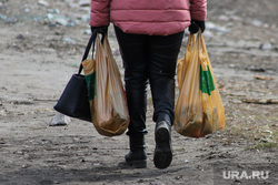 Город во время карантина. Курган, продукты, покупки, эпидемия, пакеты, пакеты с продуктами, сумки с продуктами