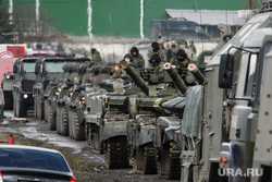 Репетиция прохода военной техники на улице 2-я Новосибирская. Екатеринбург, военные, военная техника на марше, репетиция парада, сбойка