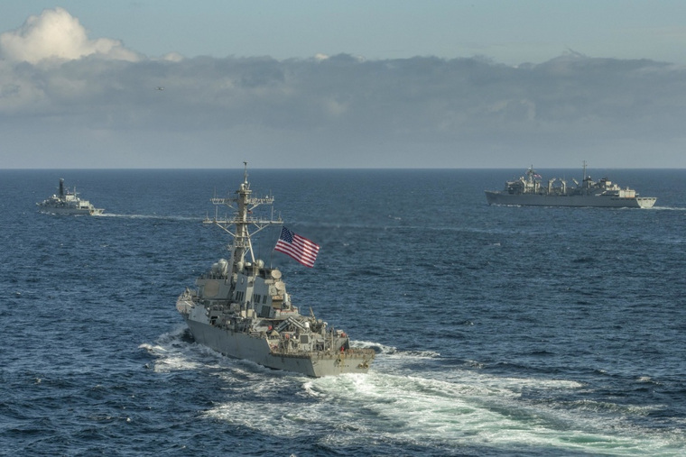 Американские корабли рядом с границей РФ