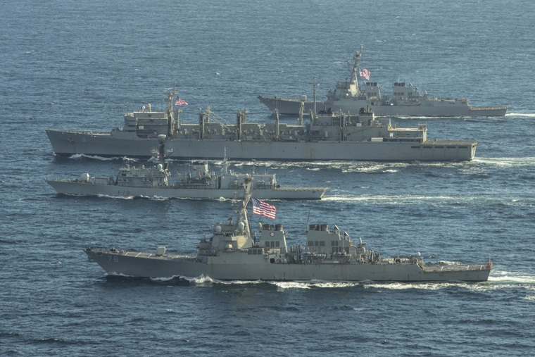 Корабли НАТО проводят операцию по обеспечению безопасности
