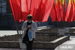 Город перед праздником 9 мая. Курган, день победы, 9 мая, Жители города, украшение города, флаг победы