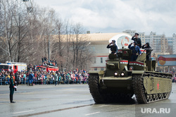 Военный парад, посвященный 73-й годовщине победы в Великой Отечественной войне. Свердловская область, Верхняя Пышма