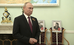 Владимир Путин обратился к россиянам на фоне портретов своих родителей