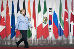 Ангела Меркель, bundeskanzlerin.de, меркель ангела, флаги государств