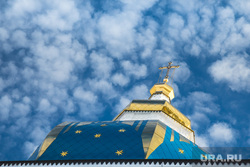 Виды города. Тобольск, крест, храм, церковь, вера, облака, небо, купол, религия, православие
