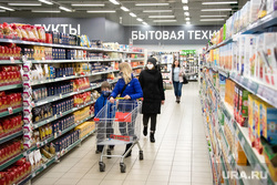 Режим самоизоляции. Сургут, покупатель, продукты, окей, магазин, потребитель, люди в медицинских масках