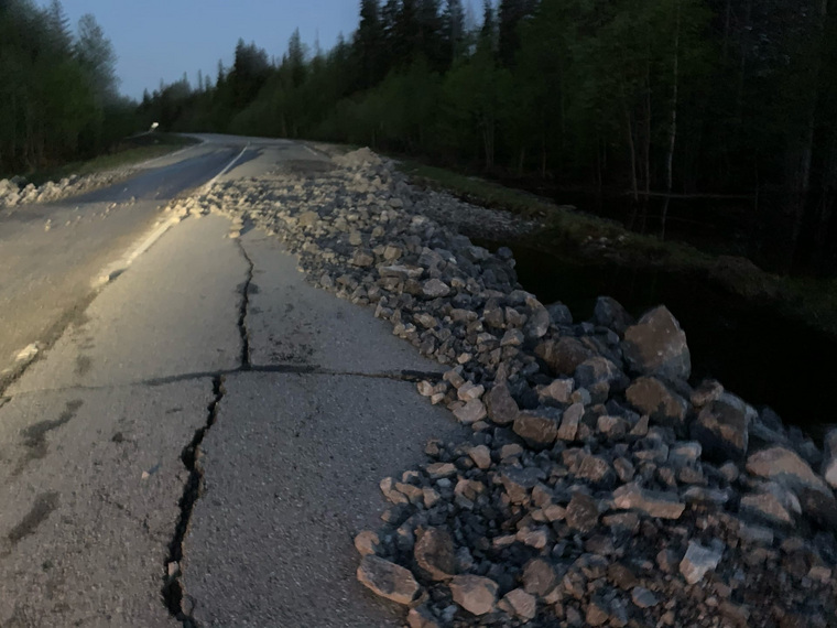 В администрации Чердынского района пообещали отремонтировать размытую дорогу
