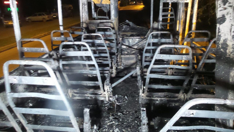 Салон автобуса полностью выгорел