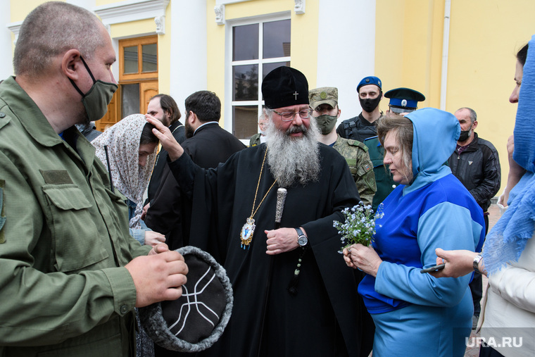 Встреча митрополита Кирилла и прихожан схиигумена Сергия (Романова). Екатеринбург