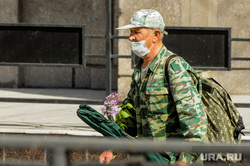 Пустой город. Обстановка в городе во время эпидемии коронавируса. Челябинск, рыбак, сирень