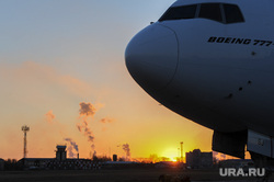 Боинг-777 в Челябинском аэропорту. Челябинск, самолет, боинг-777-200