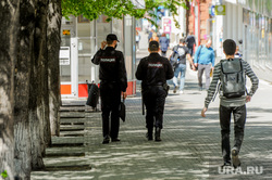 Низкий уровень самоизоляции. Обстановка в городе во время эпидемии коронавируса. Челябинск, полиция