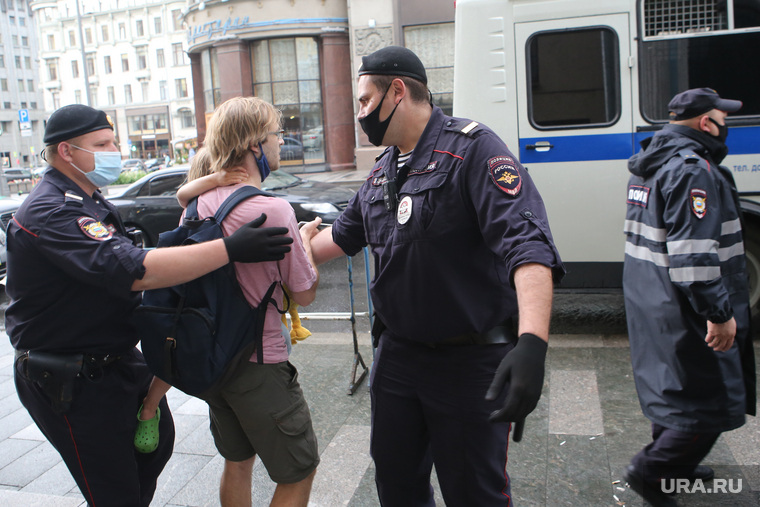 Одиночные пикеты в поддержку Ивана Сафронова. Москва