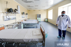 Поездка Алексея Текслера в областной центр онкологии и ядерной медицины. Челябинск, койки, палата, эпидемия, врач, больница, медики, центр онкологии и ядерной медицины