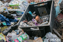 Свалка мусора в частном секторе города не перекрестке улиц Чкалова и Зеленой. Курган, мусор, помойка, пластик, свалка