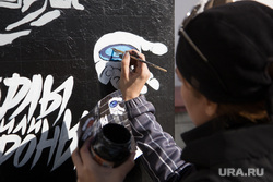 Процесс рисования граффити С изображением Макса Фадеева. г. Курган, граффити, орлы или вороны