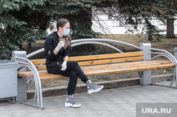 Город во время карантина по коронавирусу. Тюмень
, человек в маске, лавочка