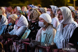 Крестный ход в память о гибели семьи последнего российского императора Николая II. Екатеринбург, верующие, вера, крестный ход, паломники, царские дни, медицинская маска, защитная маска, маска на лицо, православие, коронавирус