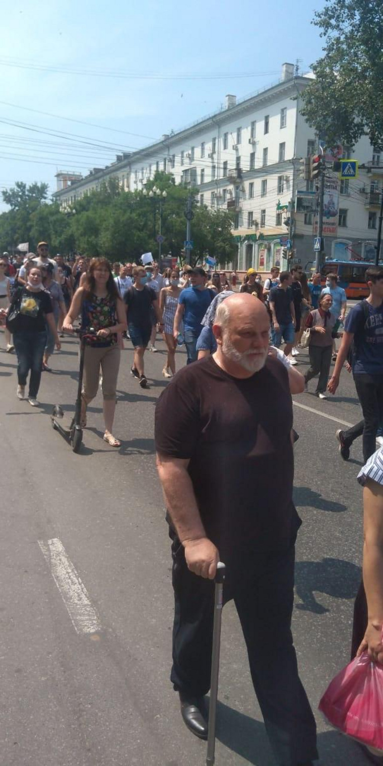 На акцию пришел бывший криминальный авторитет Владимир Податев