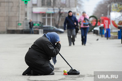 Нищенка. Челябинск, милостыня, нищая, нищета, бедность, нужда, попрошайка, подаяние, уровень жизни