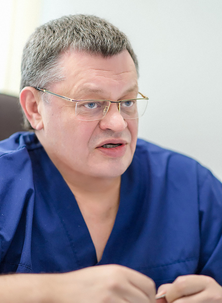 Главный врач клиники Виталий Дрягин