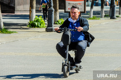 Обстановка в городе во время эпидемии коронавируса. Челябинск, скутер, самокат, электросамокат