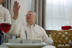 Кандидат в президенты России Владимир Жириновский в Екатеринбурге, портрет, жириновский владимир, жест рукой
