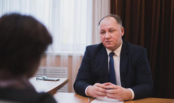 Глава Советского района Игорь Набатов решил выяснить отношения в суде с давним оппонентом