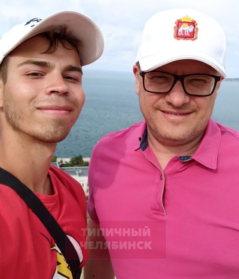Алексей Текслер (справа) выбрал для отпуска Крым