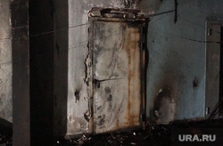 Последствия пожара на стройке центра шорт-трека в Челябинске, пожар шорт-трек, пожар дверь