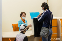 Клипарт. Магнитогорск, мама с ребенком, регистратура