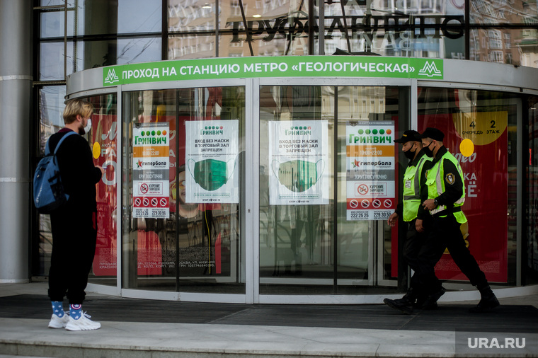 График работы гринвича в праздники. ТЦ Гринвич Новосибирск. Гринвич Екатеринбург метро. Гринвич вывеска. Гринвич Екатеринбург открытие.