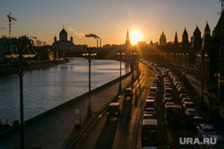 Пробки в городе. Москва, машины, пробка, солнце, трафик, город москва, автомобили, автотранспорт