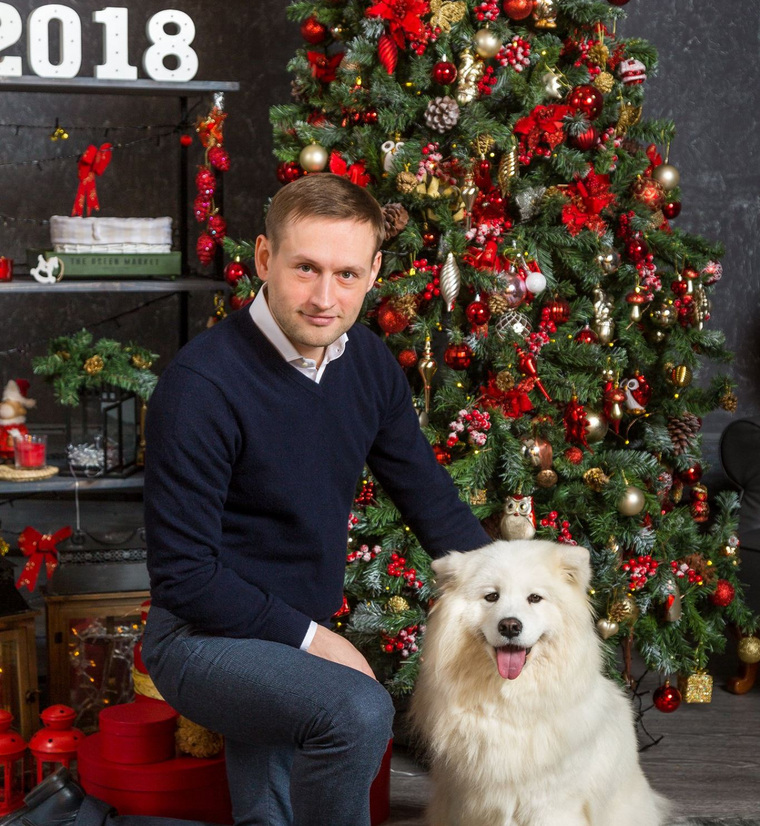 Один из тех, кто использовал фото с животным для построения имиджа в 2018 году, — Александр Караваев